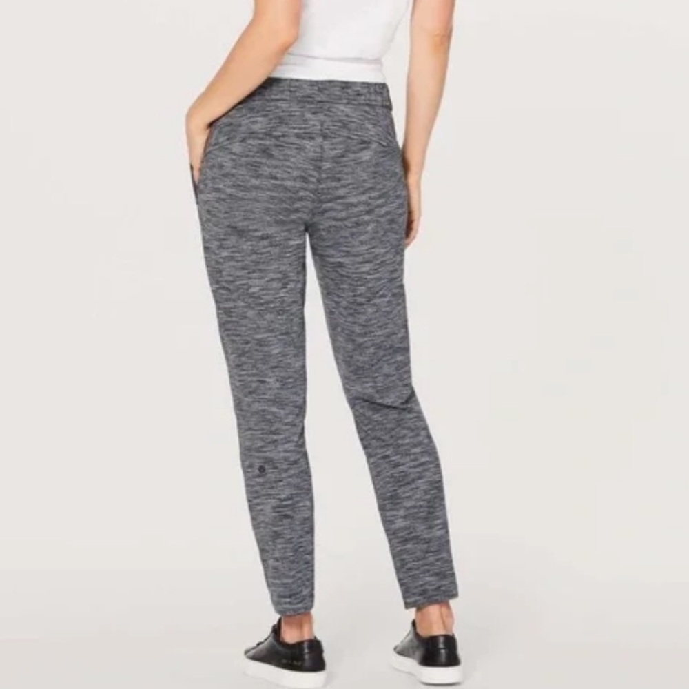 LULULEMON 7/8 jet crop slim luxtreme dramatic static black and white sz 8 - Picture 3 of 9